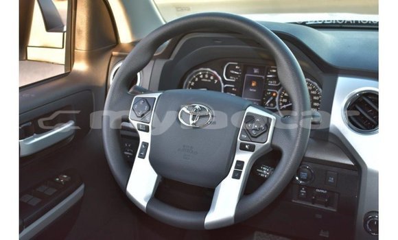 Acheter Import Voiture Toyota Tundra Blanc à Import - Dubai, Attapeu Province Acheter Import Voiture Toyota Tundra Blanc à Import - Dubai, Attapeu Province