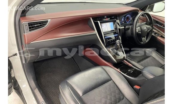 Acheter Import Voiture Toyota Harrier Blanc à Import - Dubai, Attapeu Province Acheter Import Voiture Toyota Harrier Blanc à Import - Dubai, Attapeu Province