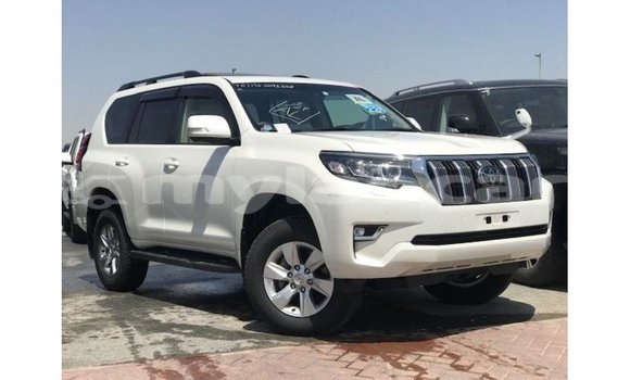 Acheter Import Voiture Toyota Prado Blanc à Import - Dubai, Attapeu Province Acheter Import Voiture Toyota Prado Blanc à Import - Dubai, Attapeu Province