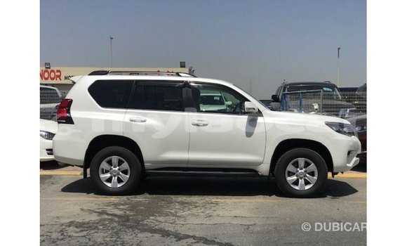 Acheter Import Voiture Toyota Prado Blanc à Import - Dubai, Attapeu Province Acheter Import Voiture Toyota Prado Blanc à Import - Dubai, Attapeu Province