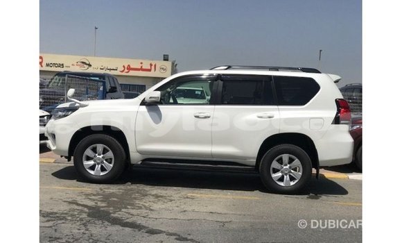 Acheter Import Voiture Toyota Prado Blanc à Import - Dubai, Attapeu Province Acheter Import Voiture Toyota Prado Blanc à Import - Dubai, Attapeu Province