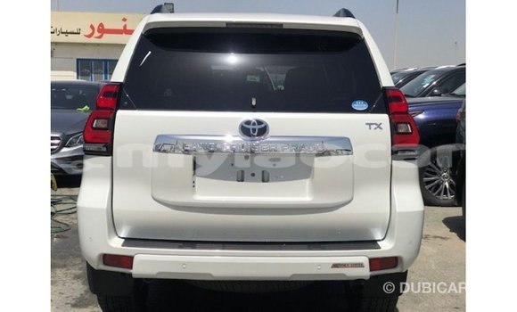 Acheter Import Voiture Toyota Prado Blanc à Import - Dubai, Attapeu Province Acheter Import Voiture Toyota Prado Blanc à Import - Dubai, Attapeu Province