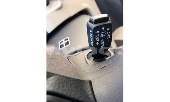 Acheter Import Voiture Toyota Prado Blanc à Import - Dubai, Attapeu Province Acheter Import Voiture Toyota Prado Blanc à Import - Dubai, Attapeu Province