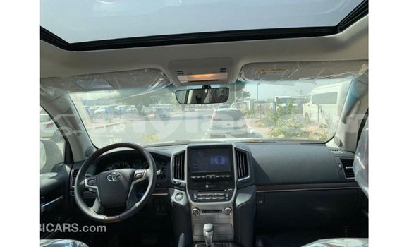 Acheter Import Voiture Toyota Land Cruiser Noir à Import - Dubai, Attapeu Province Acheter Import Voiture Toyota Land Cruiser Noir à Import - Dubai, Attapeu Province