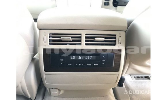 Acheter Import Voiture Toyota Land Cruiser Noir à Import - Dubai, Attapeu Province Acheter Import Voiture Toyota Land Cruiser Noir à Import - Dubai, Attapeu Province