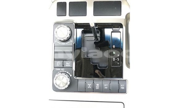 Acheter Import Voiture Toyota Land Cruiser Noir à Import - Dubai, Attapeu Province Acheter Import Voiture Toyota Land Cruiser Noir à Import - Dubai, Attapeu Province