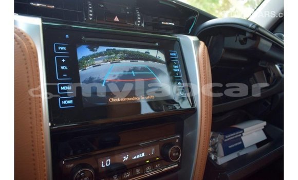 Acheter Import Voiture Toyota Fortuner Noir à Import - Dubai, Attapeu Province Acheter Import Voiture Toyota Fortuner Noir à Import - Dubai, Attapeu Province