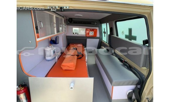 Acheter Import Voiture Toyota Land Cruiser Beige à Import - Dubai, Attapeu Province Acheter Import Voiture Toyota Land Cruiser Beige à Import - Dubai, Attapeu Province