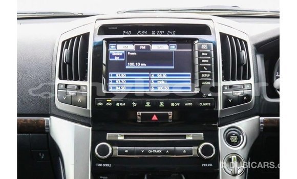 Buy Import Toyota Land Cruiser White Car in Import - Dubai in Attapeu Province Buy Import Toyota Land Cruiser White Car in Import - Dubai in Attapeu Province