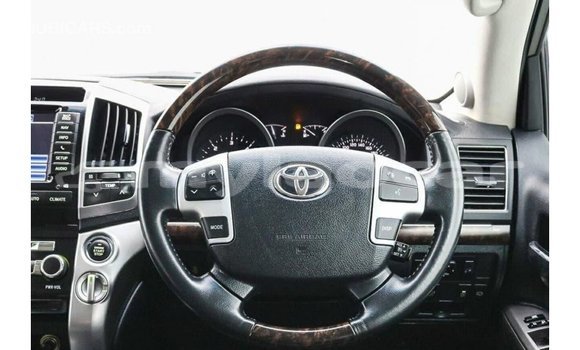 Buy Import Toyota Land Cruiser White Car in Import - Dubai in Attapeu Province Buy Import Toyota Land Cruiser White Car in Import - Dubai in Attapeu Province