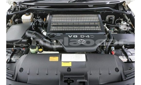 Buy Import Toyota Land Cruiser White Car in Import - Dubai in Attapeu Province Buy Import Toyota Land Cruiser White Car in Import - Dubai in Attapeu Province