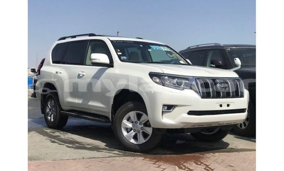 Acheter Import Voiture Toyota Prado Blanc à Import - Dubai, Attapeu Province Acheter Import Voiture Toyota Prado Blanc à Import - Dubai, Attapeu Province