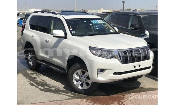 Acheter Import Voiture Toyota Prado Blanc à Import - Dubai, Attapeu Province Acheter Import Voiture Toyota Prado Blanc à Import - Dubai, Attapeu Province