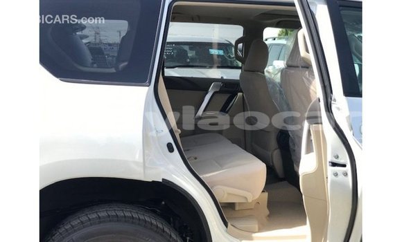 Acheter Import Voiture Toyota Prado Blanc à Import - Dubai, Attapeu Province Acheter Import Voiture Toyota Prado Blanc à Import - Dubai, Attapeu Province