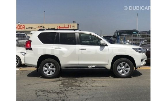 Acheter Import Voiture Toyota Prado Blanc à Import - Dubai, Attapeu Province Acheter Import Voiture Toyota Prado Blanc à Import - Dubai, Attapeu Province