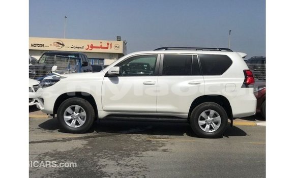 Acheter Import Voiture Toyota Prado Blanc à Import - Dubai, Attapeu Province Acheter Import Voiture Toyota Prado Blanc à Import - Dubai, Attapeu Province