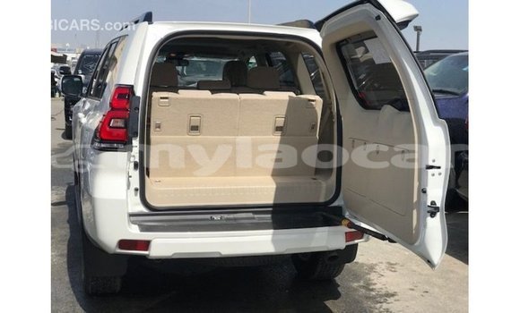 Acheter Import Voiture Toyota Prado Blanc à Import - Dubai, Attapeu Province Acheter Import Voiture Toyota Prado Blanc à Import - Dubai, Attapeu Province