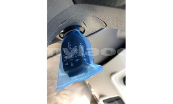 Acheter Import Voiture Toyota Prado Blanc à Import - Dubai, Attapeu Province Acheter Import Voiture Toyota Prado Blanc à Import - Dubai, Attapeu Province