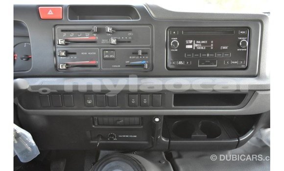 Acheter Import Voiture Toyota Coaster Blanc à Import - Dubai, Attapeu Province Acheter Import Voiture Toyota Coaster Blanc à Import - Dubai, Attapeu Province
