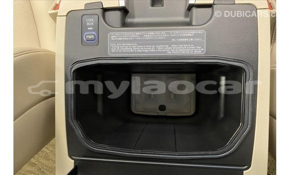 Acheter Import Voiture Toyota Land Cruiser Noir à Import - Dubai, Attapeu Province Acheter Import Voiture Toyota Land Cruiser Noir à Import - Dubai, Attapeu Province