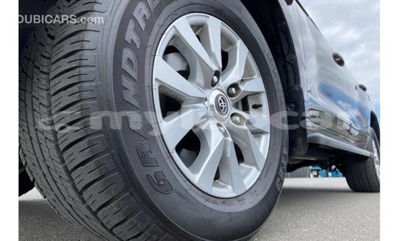 Acheter Import Voiture Toyota Land Cruiser Rouge à Import - Dubai, Attapeu Province Acheter Import Voiture Toyota Land Cruiser Rouge à Import - Dubai, Attapeu Province