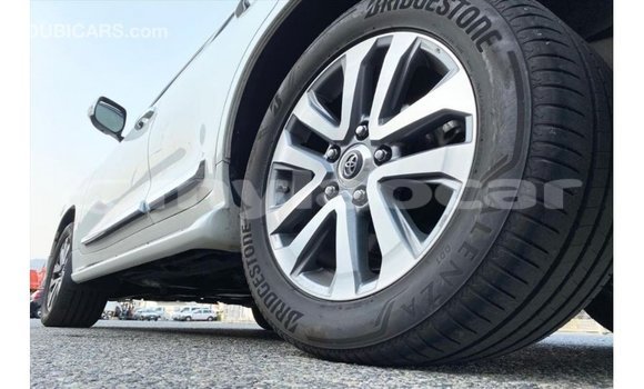 Acheter Import Voiture Toyota Land Cruiser Blanc à Import - Dubai, Attapeu Province Acheter Import Voiture Toyota Land Cruiser Blanc à Import - Dubai, Attapeu Province