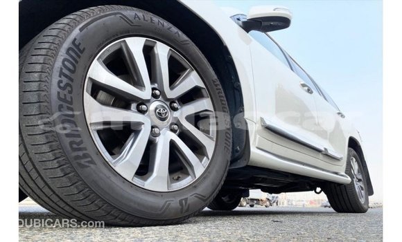 Acheter Import Voiture Toyota Land Cruiser Blanc à Import - Dubai, Attapeu Province Acheter Import Voiture Toyota Land Cruiser Blanc à Import - Dubai, Attapeu Province