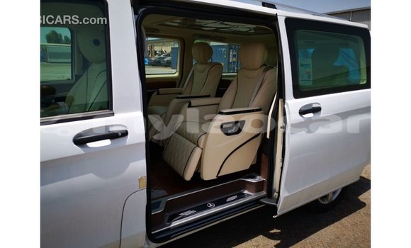 Buy Import Mercedes-Benz Vito White Car in Import - Dubai in Attapeu Province Buy Import Mercedes-Benz Vito White Car in Import - Dubai in Attapeu Province