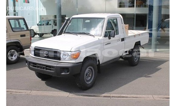 Buy Import Toyota Land Cruiser White Car in Import - Dubai in Attapeu Province Buy Import Toyota Land Cruiser White Car in Import - Dubai in Attapeu Province