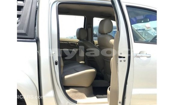 Acheter Import Voiture Toyota Hilux Autre à Import - Dubai, Attapeu Province Acheter Import Voiture Toyota Hilux Autre à Import - Dubai, Attapeu Province