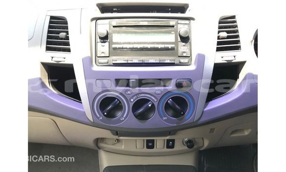 Acheter Import Voiture Toyota Hilux Autre à Import - Dubai, Attapeu Province Acheter Import Voiture Toyota Hilux Autre à Import - Dubai, Attapeu Province