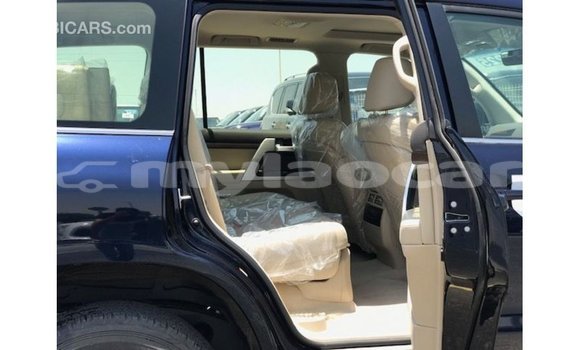 Acheter Import Voiture Toyota Land Cruiser Bleu à Import - Dubai, Attapeu Province Acheter Import Voiture Toyota Land Cruiser Bleu à Import - Dubai, Attapeu Province
