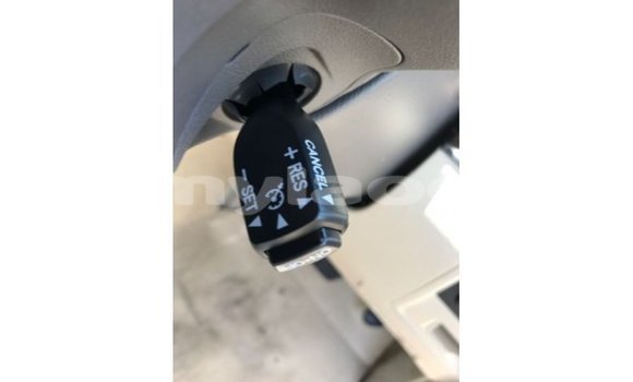 Acheter Import Voiture Toyota Land Cruiser Bleu à Import - Dubai, Attapeu Province Acheter Import Voiture Toyota Land Cruiser Bleu à Import - Dubai, Attapeu Province