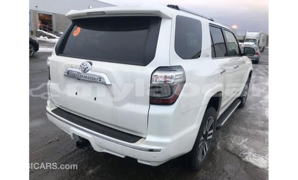 Acheter Import Voiture Toyota 4Runner Blanc à Import - Dubai, Attapeu Province Acheter Import Voiture Toyota 4Runner Blanc à Import - Dubai, Attapeu Province
