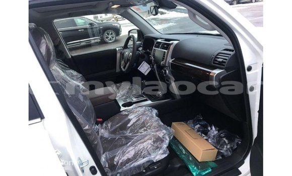 Acheter Import Voiture Toyota 4Runner Blanc à Import - Dubai, Attapeu Province Acheter Import Voiture Toyota 4Runner Blanc à Import - Dubai, Attapeu Province