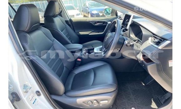 Acheter Import Voiture Toyota 4Runner Blanc à Import - Dubai, Attapeu Province Acheter Import Voiture Toyota 4Runner Blanc à Import - Dubai, Attapeu Province