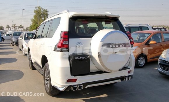 Acheter Import Voiture Toyota Prado Blanc à Import - Dubai, Attapeu Province Acheter Import Voiture Toyota Prado Blanc à Import - Dubai, Attapeu Province