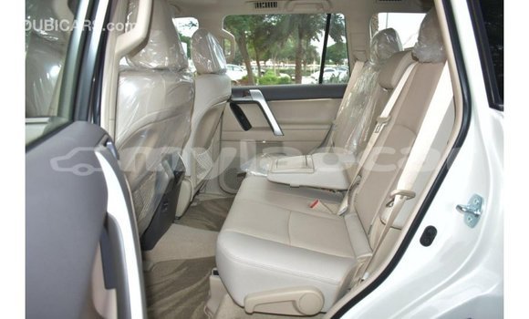 Acheter Import Voiture Toyota Prado Blanc à Import - Dubai, Attapeu Province Acheter Import Voiture Toyota Prado Blanc à Import - Dubai, Attapeu Province