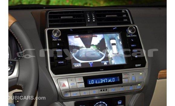 Acheter Import Voiture Toyota Prado Blanc à Import - Dubai, Attapeu Province Acheter Import Voiture Toyota Prado Blanc à Import - Dubai, Attapeu Province