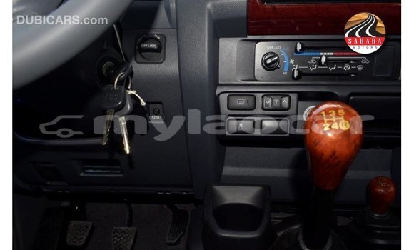 Acheter Import Voiture Toyota Land Cruiser Rouge à Import - Dubai, Attapeu Province Acheter Import Voiture Toyota Land Cruiser Rouge à Import - Dubai, Attapeu Province