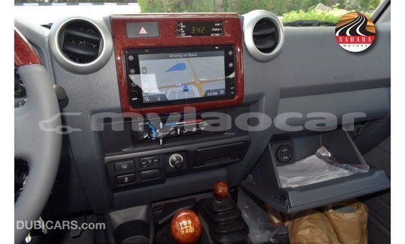 Acheter Import Voiture Toyota Land Cruiser Rouge à Import - Dubai, Attapeu Province Acheter Import Voiture Toyota Land Cruiser Rouge à Import - Dubai, Attapeu Province