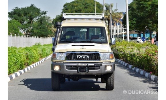 Acheter Import Voiture Toyota Land Cruiser Beige à Import - Dubai, Attapeu Province Acheter Import Voiture Toyota Land Cruiser Beige à Import - Dubai, Attapeu Province