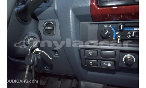 Acheter Import Voiture Toyota Land Cruiser Beige à Import - Dubai, Attapeu Province Acheter Import Voiture Toyota Land Cruiser Beige à Import - Dubai, Attapeu Province