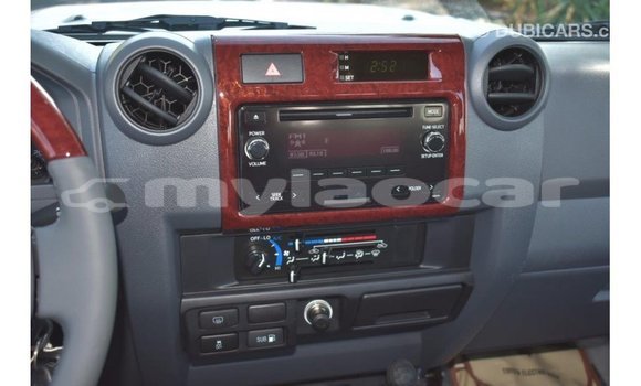 Acheter Import Voiture Toyota Land Cruiser Beige à Import - Dubai, Attapeu Province Acheter Import Voiture Toyota Land Cruiser Beige à Import - Dubai, Attapeu Province
