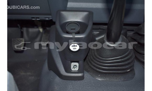 Acheter Import Voiture Toyota Land Cruiser Beige à Import - Dubai, Attapeu Province Acheter Import Voiture Toyota Land Cruiser Beige à Import - Dubai, Attapeu Province