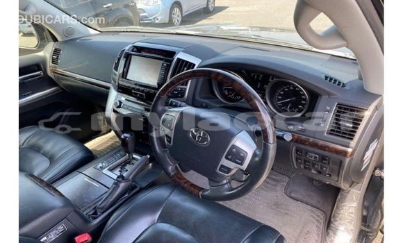 Acheter Import Voiture Toyota Land Cruiser Noir à Import - Dubai, Attapeu Province Acheter Import Voiture Toyota Land Cruiser Noir à Import - Dubai, Attapeu Province
