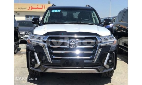 Acheter Import Voiture Toyota Land Cruiser Noir à Import - Dubai, Attapeu Province Acheter Import Voiture Toyota Land Cruiser Noir à Import - Dubai, Attapeu Province