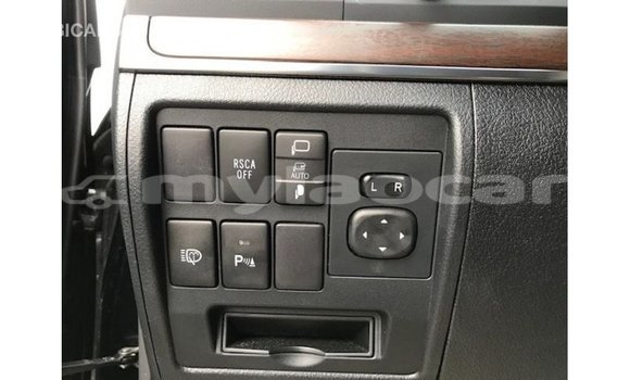 Acheter Import Voiture Toyota Land Cruiser Noir à Import - Dubai, Attapeu Province Acheter Import Voiture Toyota Land Cruiser Noir à Import - Dubai, Attapeu Province