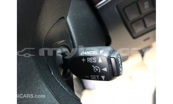 Acheter Import Voiture Toyota Land Cruiser Noir à Import - Dubai, Attapeu Province Acheter Import Voiture Toyota Land Cruiser Noir à Import - Dubai, Attapeu Province