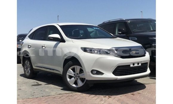 Buy Import Toyota Harrier White Car in Import - Dubai in Attapeu Province
